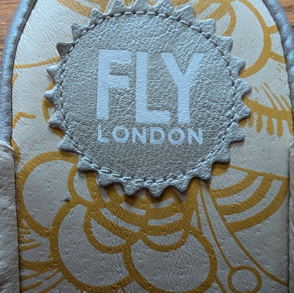 NWT Fly London Two-Tone Elastic Strap Sandals - Picture 5 of 6